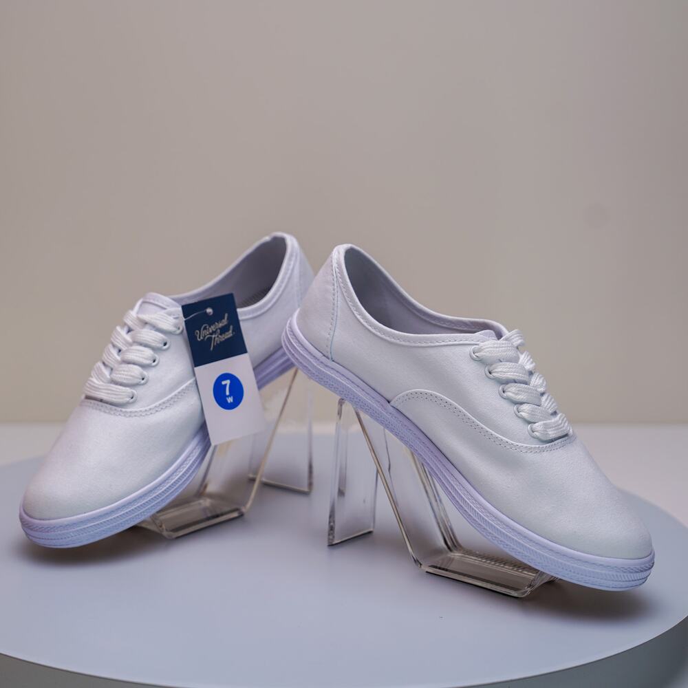 Universal Thread Lunea White Canvas Sneakers Size 7W NWT - Picture 6 of 6